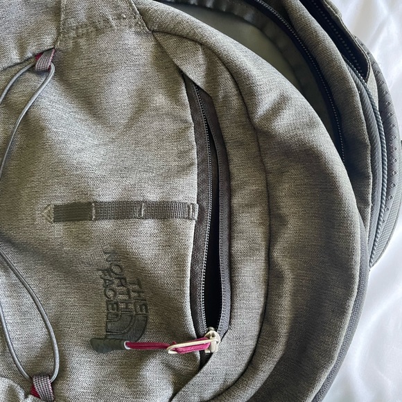 The north face backpack in grey, very good condition - Picture 6 of 6